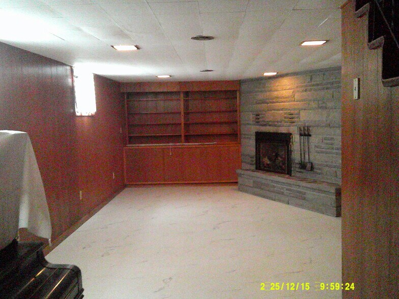 Building Photo - 8843 Karlen Rd