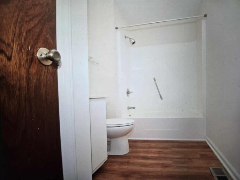 Building Photo - 6 Jadewood Ct