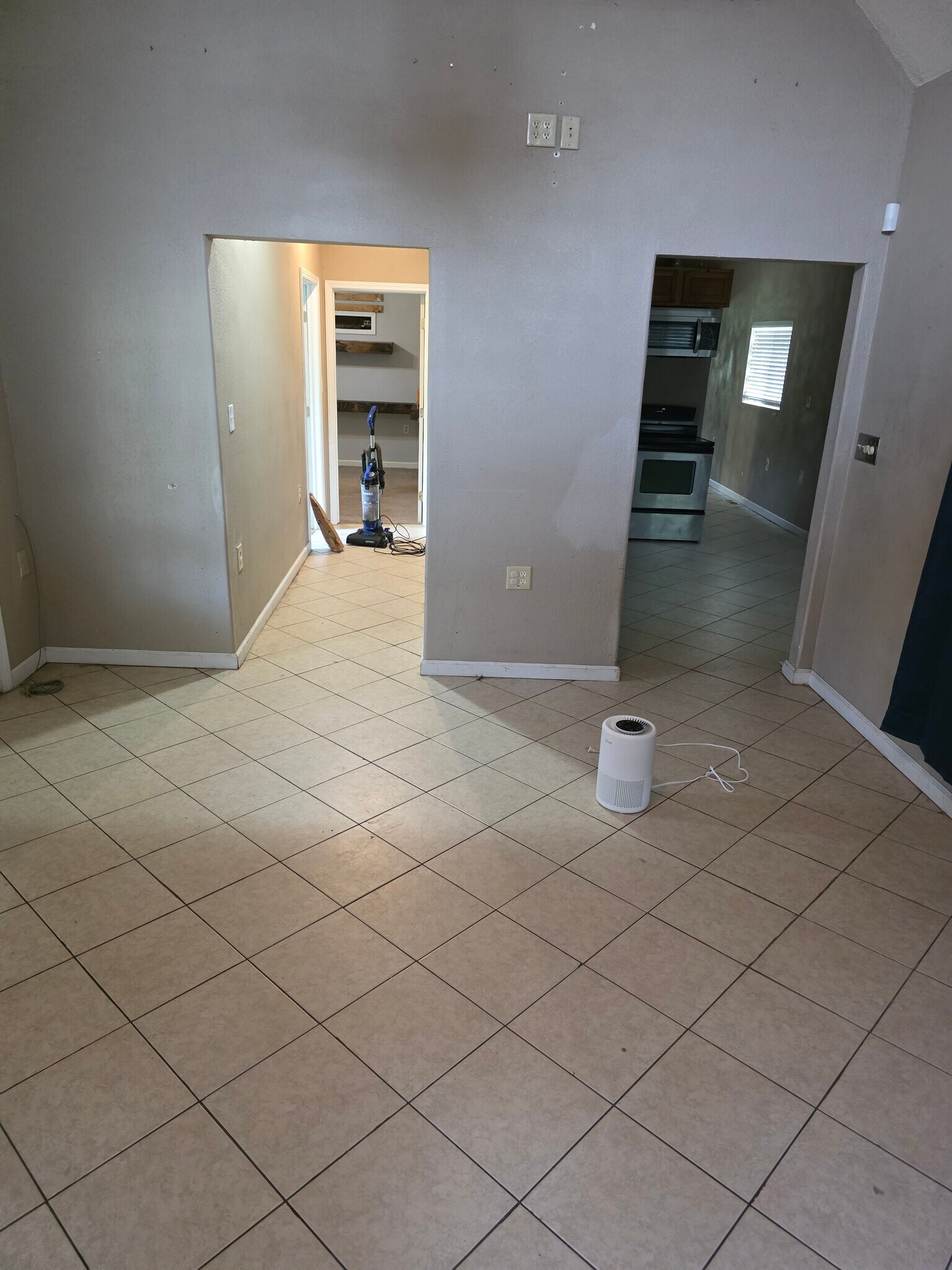 Front room - 521 E 7TH AVE