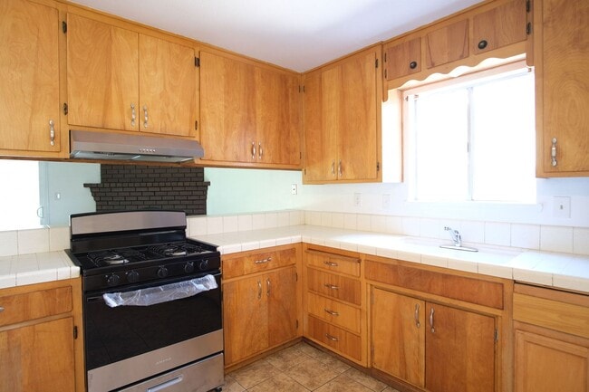 Building Photo - Cozy 3-Bedroom, 2-Bath Home