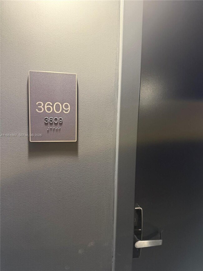 Building Photo - 121 NE 5th St