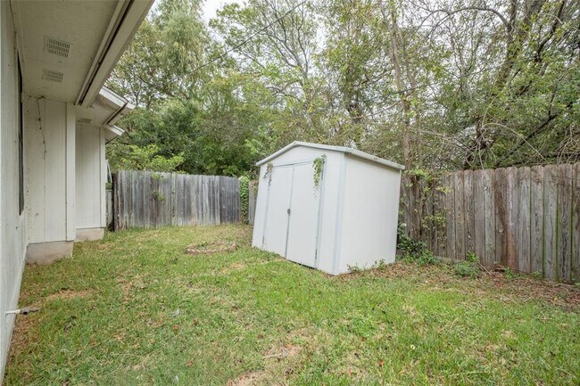 Building Photo - 16025 Stoneham Cir