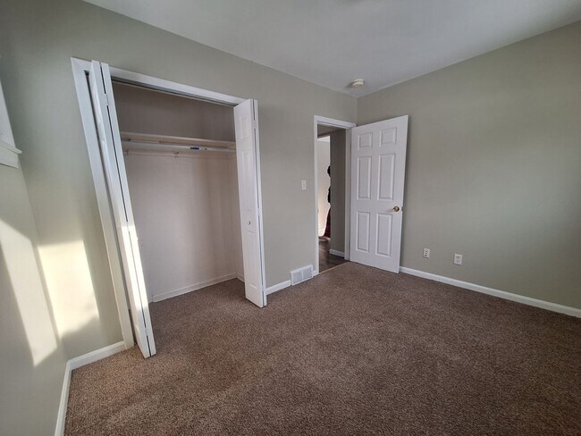 Building Photo - Charming 3 bedroom bungalow freshly updated