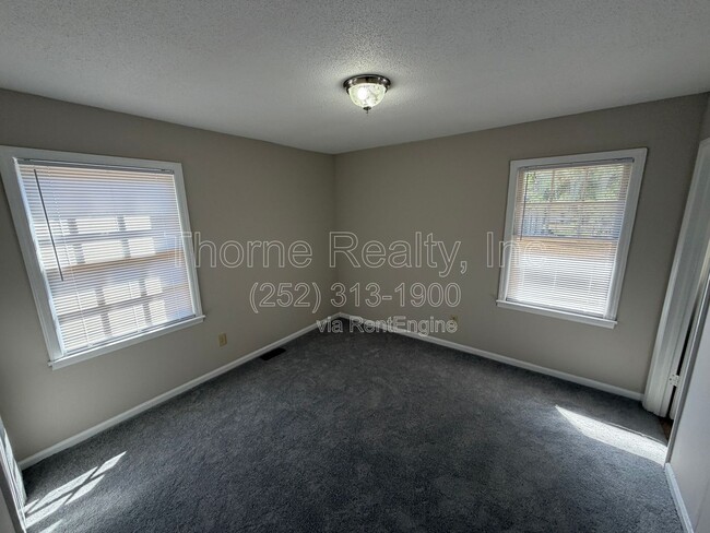 Building Photo - 532 Lark Ln