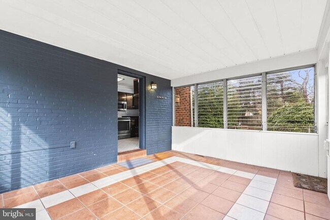 Building Photo - 4 E Franklin Ave