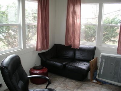 Study NE corner - 404 1/2 W Vine St