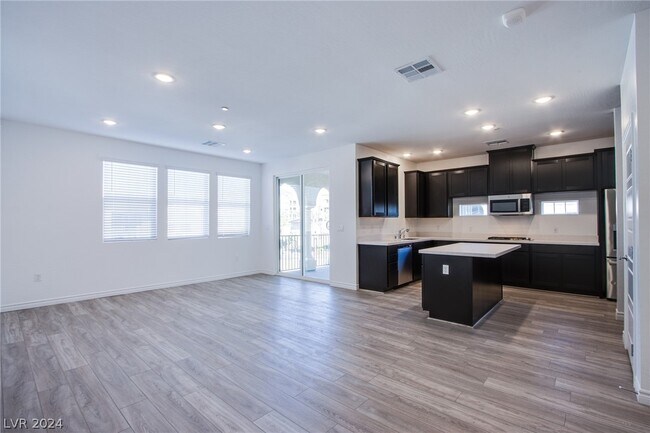Building Photo - 2555 Hampton Rd