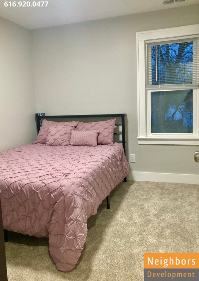 Building Photo - 927 Arianna St NW