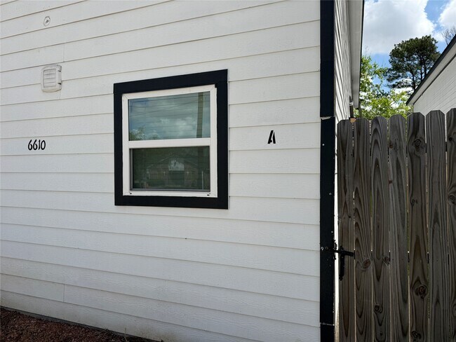 Building Photo - 6610 Haight St