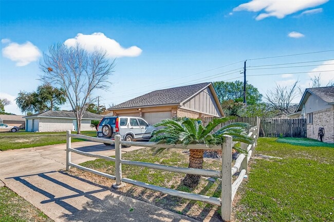 Building Photo - 22607 Fincastle Dr