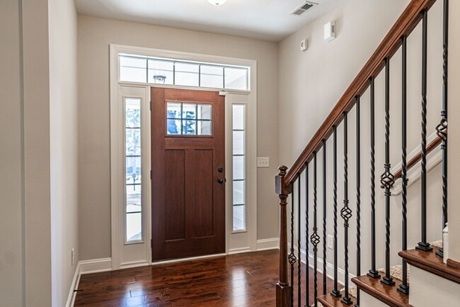 Building Photo - 100 Wiregrass Ln