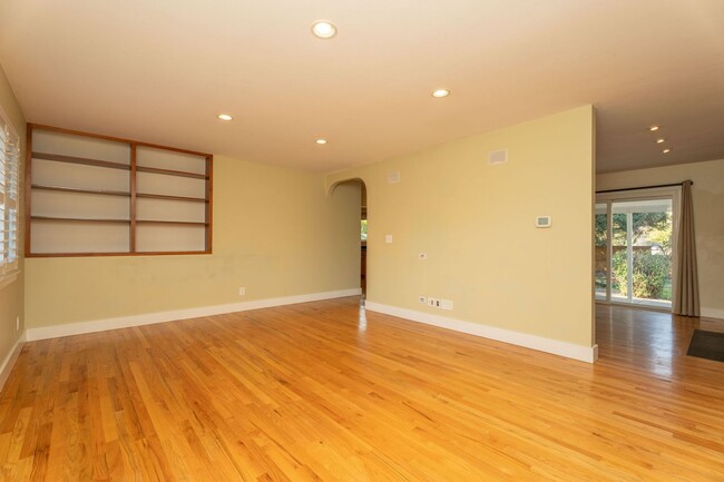 Building Photo - $500 off December for IMMEDIATE MOVE IN - ...