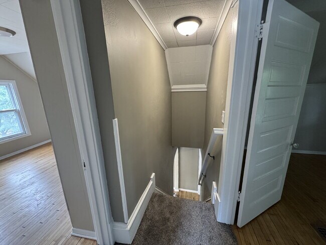 Building Photo - Charming 4-Bed Oasis in Minneapolis – Spacious 1500 Sq Ft Gem!