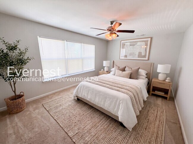 Building Photo - 3 Bed/2.5 Bath Home with Garage / Pet-Friendly / Coming Soon!