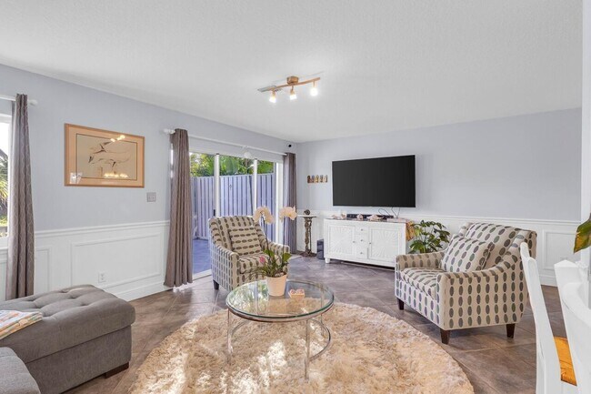 Building Photo - 4949 N Hwy A1A