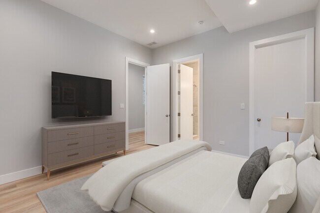 Building Photo - 864 N State St