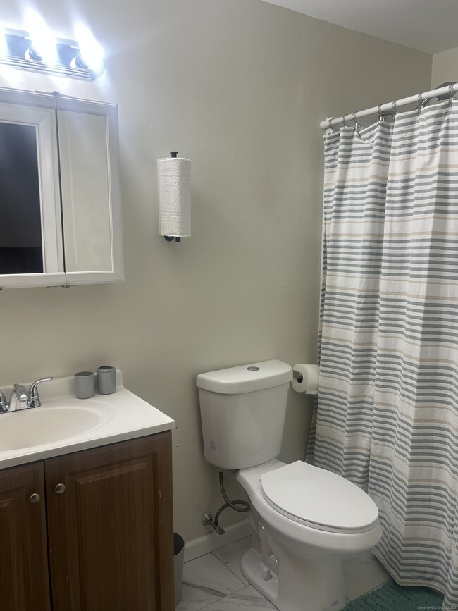 Building Photo - 244 High Path Rd