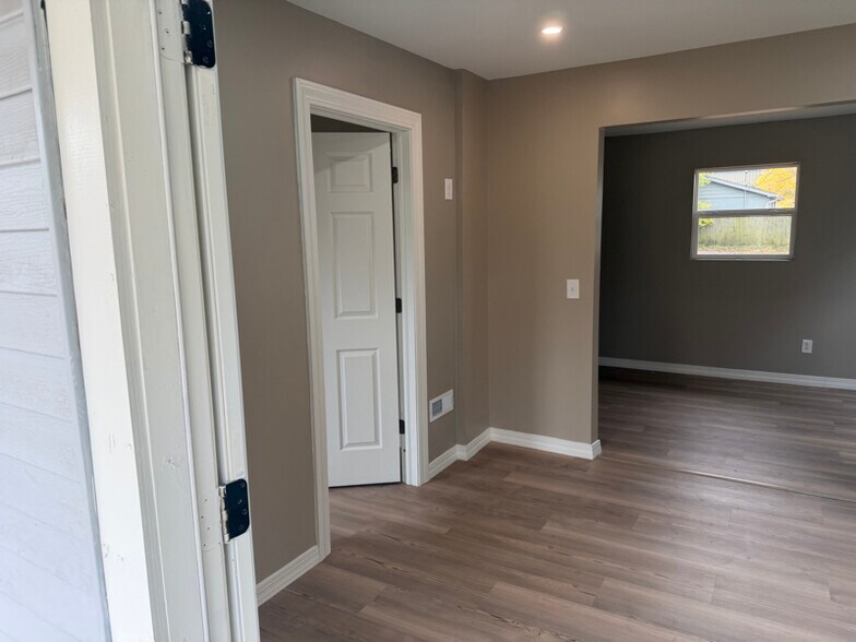 Building Photo - 1615 Lawton Ave