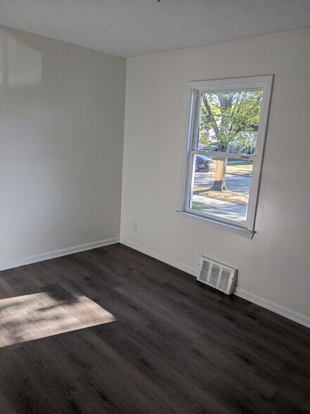 Building Photo - 14637 Agnes Ave