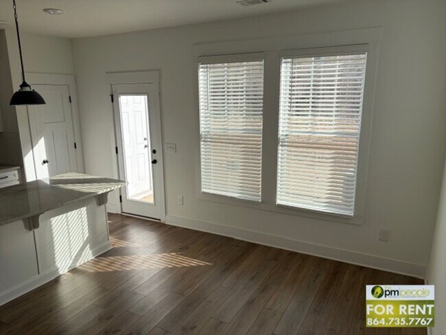 Building Photo - 3/2.5 Townhome in Excellent Greenville/Travelers Rest Location!