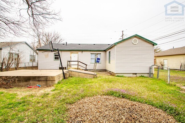 Building Photo - 2206 NW 19th St