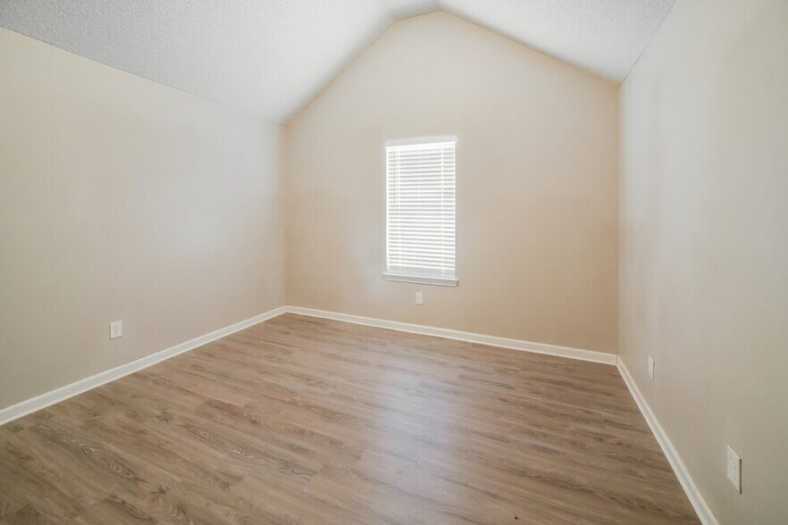 Building Photo - 6926 Silver Grass Ct