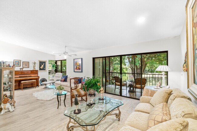 Building Photo - 5087 Oakhill Ln