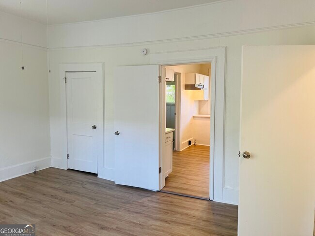 Building Photo - 410 Alford St