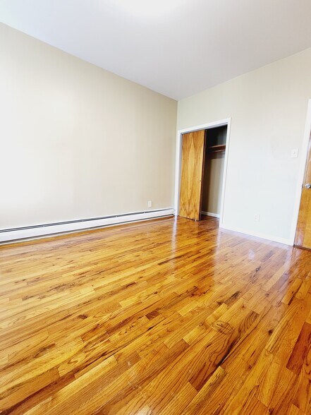 1048 Broadway Ave 4 - 1045 Broadway