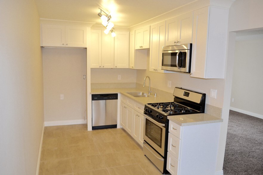 Building Photo - 15551 Boleyn Cir