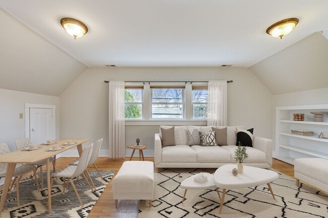 Building Photo - 1327 Church St