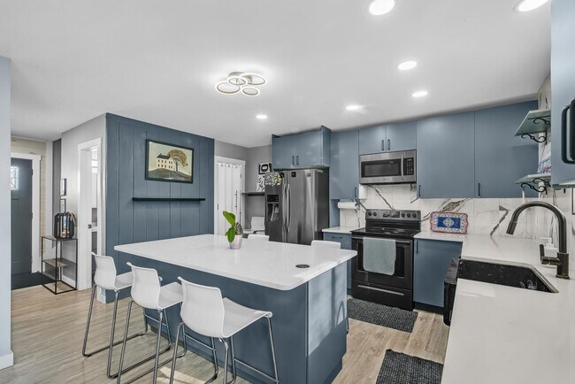 Building Photo - 2732 Luzon Dr