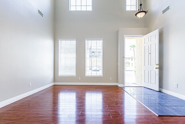 Building Photo - 2 Master Suites in a gated community