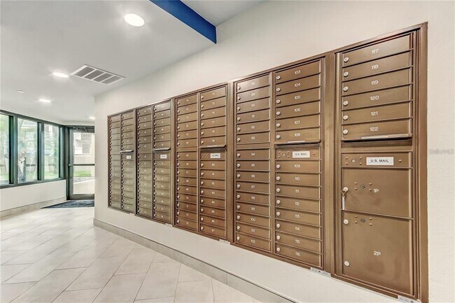 Building Photo - 690 Island Way