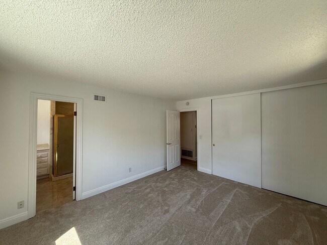 Building Photo - 3B/2BA Home in Rancho Peñasquitos Availabl...