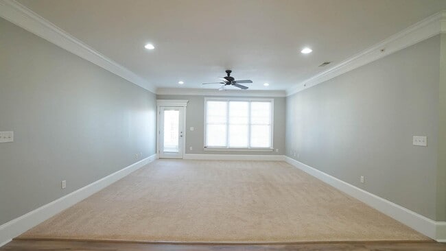 Living - 426 Waterford Lake Dr