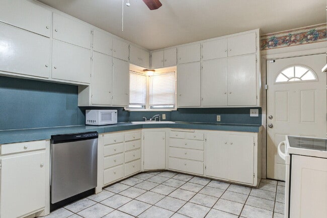 Building Photo - 2430 30th St