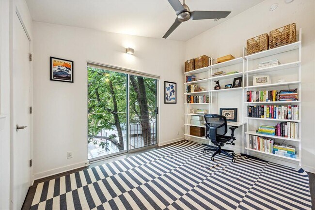 Building Photo - 207 Caney St