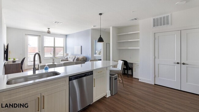 Building Photo - 108 N US Hwy 377