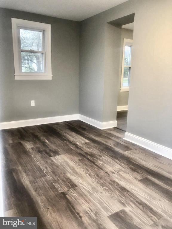 Building Photo - 102 S Whissen St