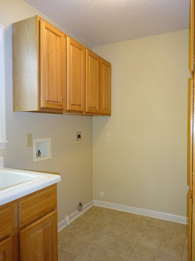 Building Photo - Beautiful 3BR/2Bath with Bonus Room!