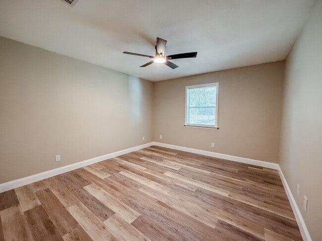 Building Photo - 9871 Guidy Ln