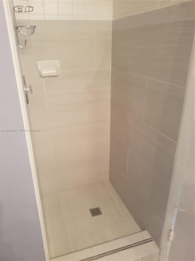 Building Photo - 2600 Collins Ave