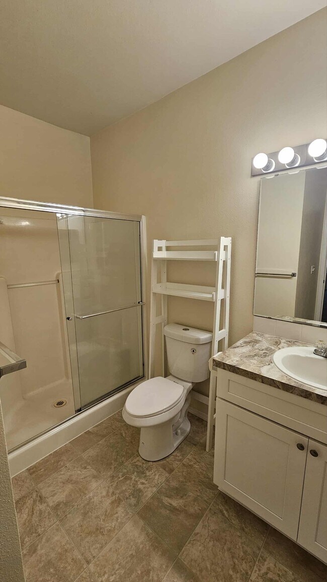 Building Photo - 2127 Hammond Ave