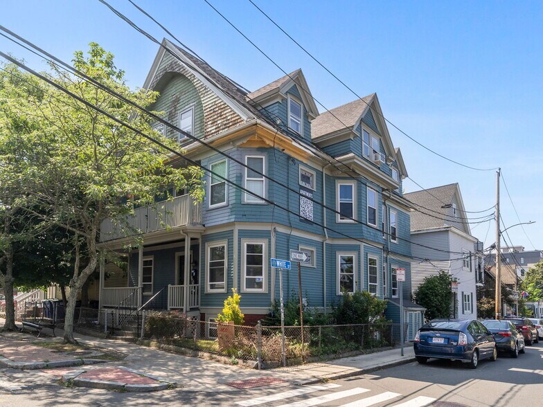 Building Photo - 96 Elm St