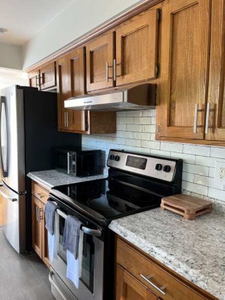 Building Photo - 8024 Outlook Dr