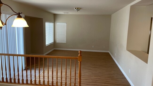 Building Photo - 2 STORY, 2,729 SQ FT HOME, 4 BEDROOMS, 3 BATHROOMS, A LOFT AND A 2 CAR GARAGE IN HENDERSON