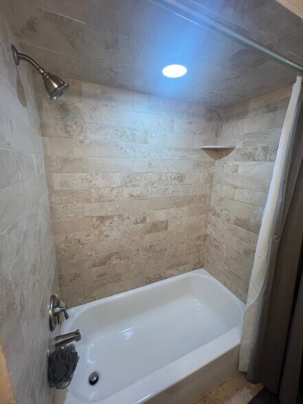 Building Photo - 414 Wyndhurst Dr