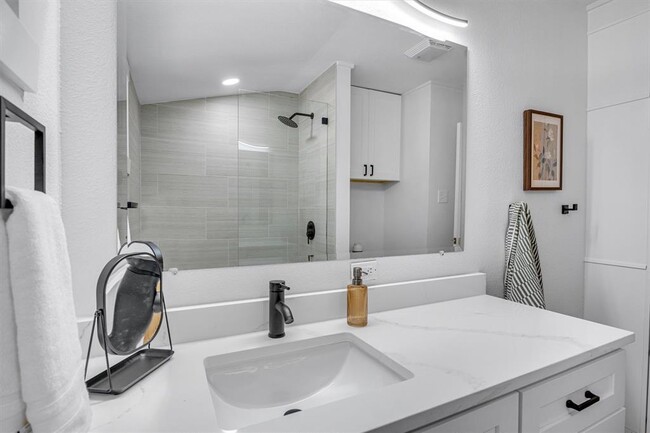 Building Photo - 3500 Northland Dr