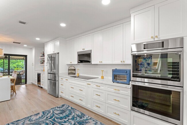 Building Photo - 5552 N Ocean Blvd
